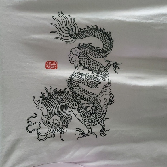 NWT graphic design T - Picture 2 of 4